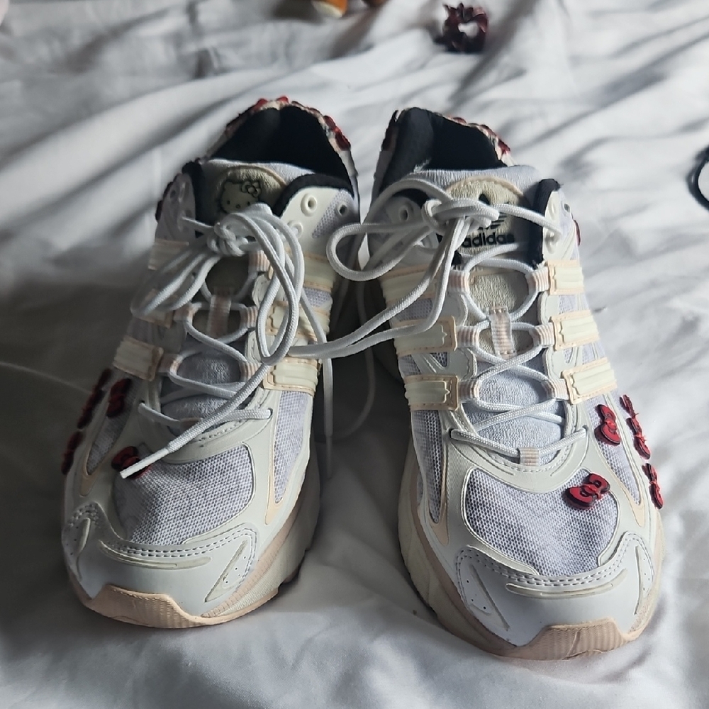 Hello Kitty Women's White and Red Sneakers 50 Anniversary SANRIO 8 US size W - Picture 4 of 10